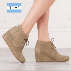 Women's Toms Desert Suede Wedge Lace-Up Booties in Taupe size 9.5